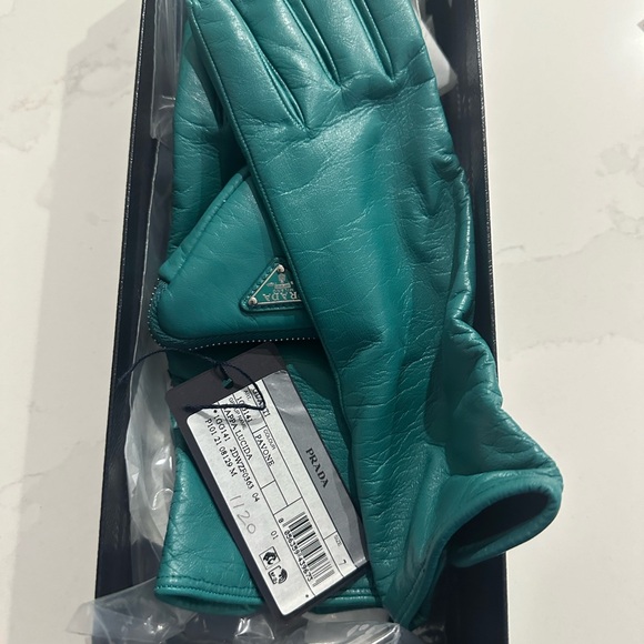 Prada gloves size 7 - Picture 4 of 10
